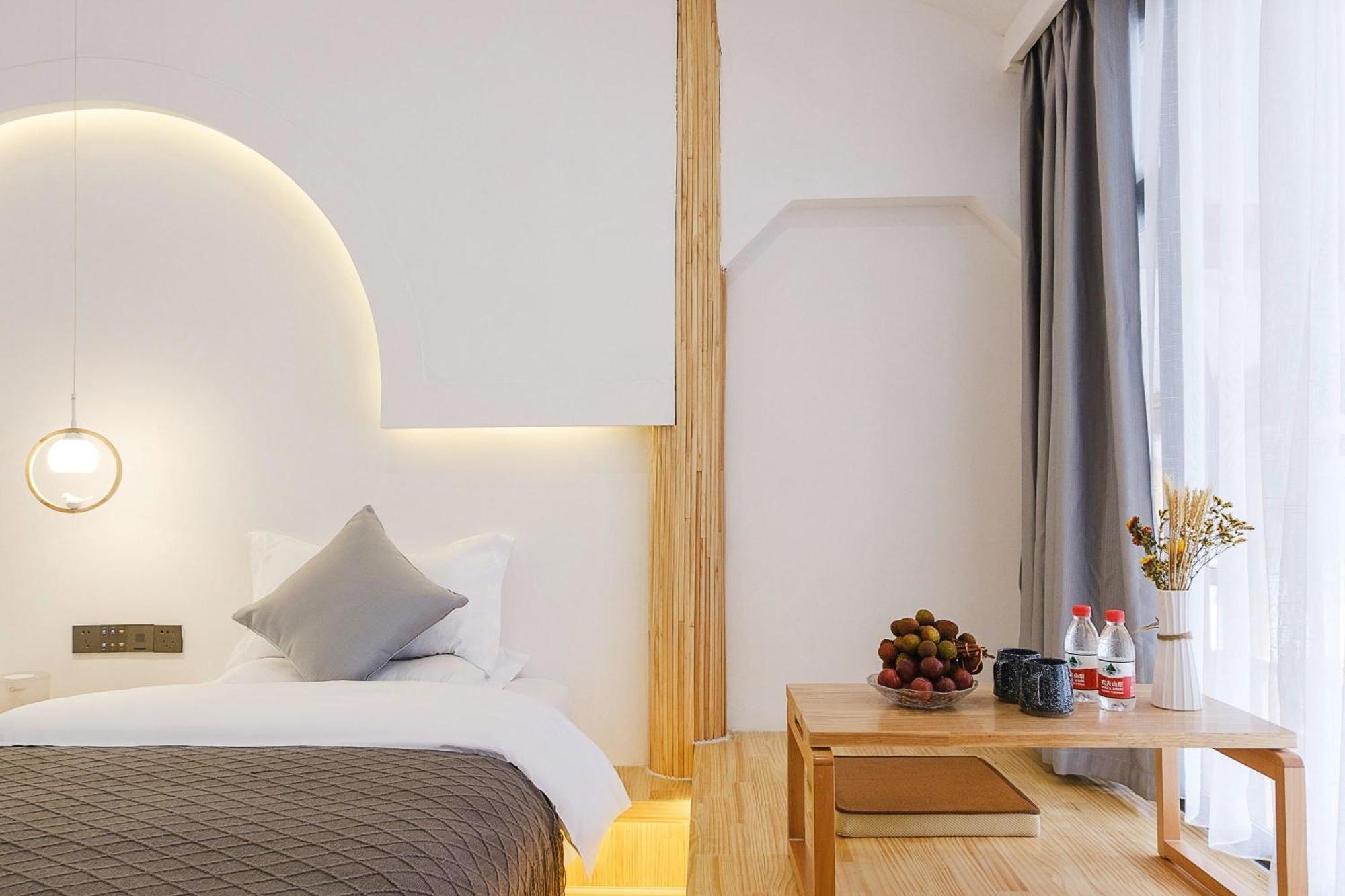 Big Tree Guesthouse - Naxi Old Style 麗江市 エクステリア 写真