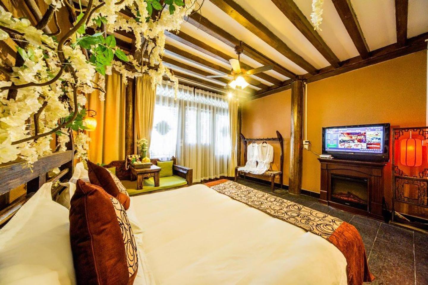 Big Tree Guesthouse - Naxi Old Style 麗江市 エクステリア 写真