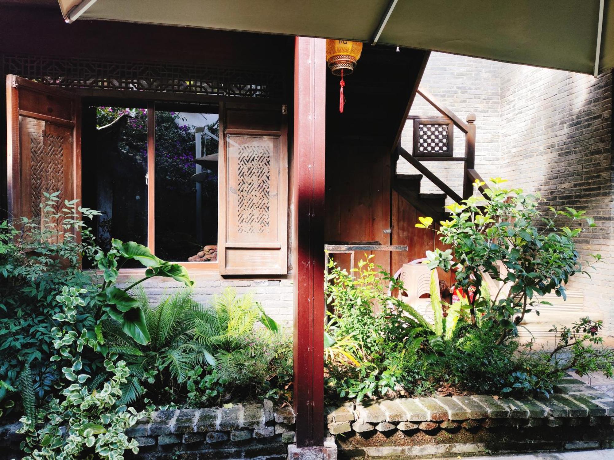 Big Tree Guesthouse - Naxi Old Style 麗江市 エクステリア 写真