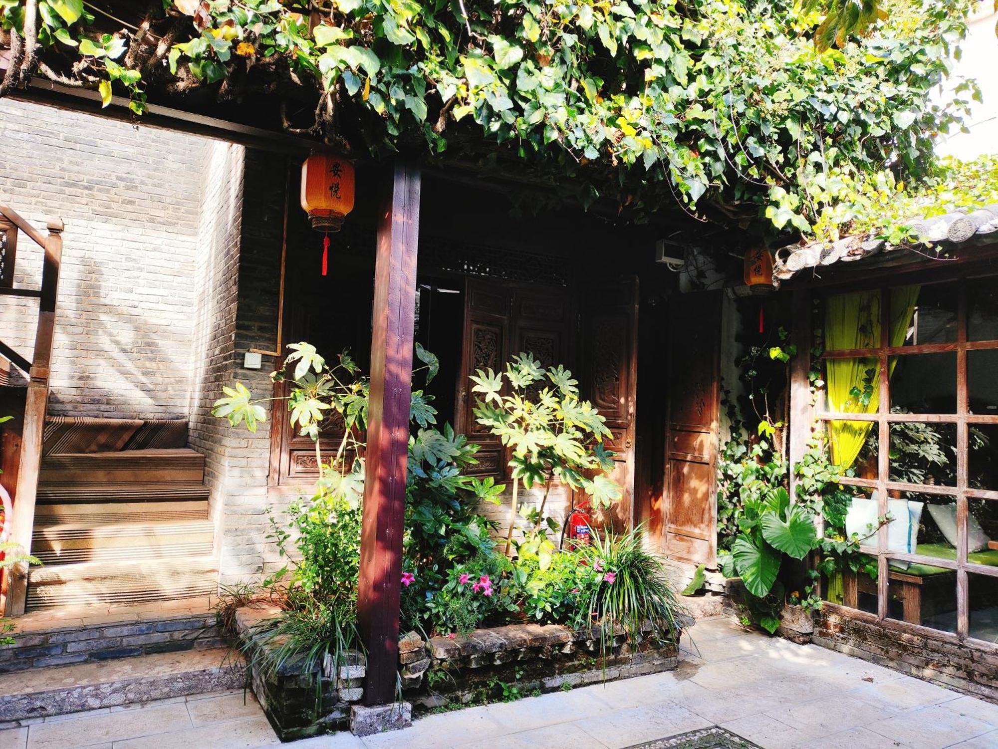 Big Tree Guesthouse - Naxi Old Style 麗江市 エクステリア 写真
