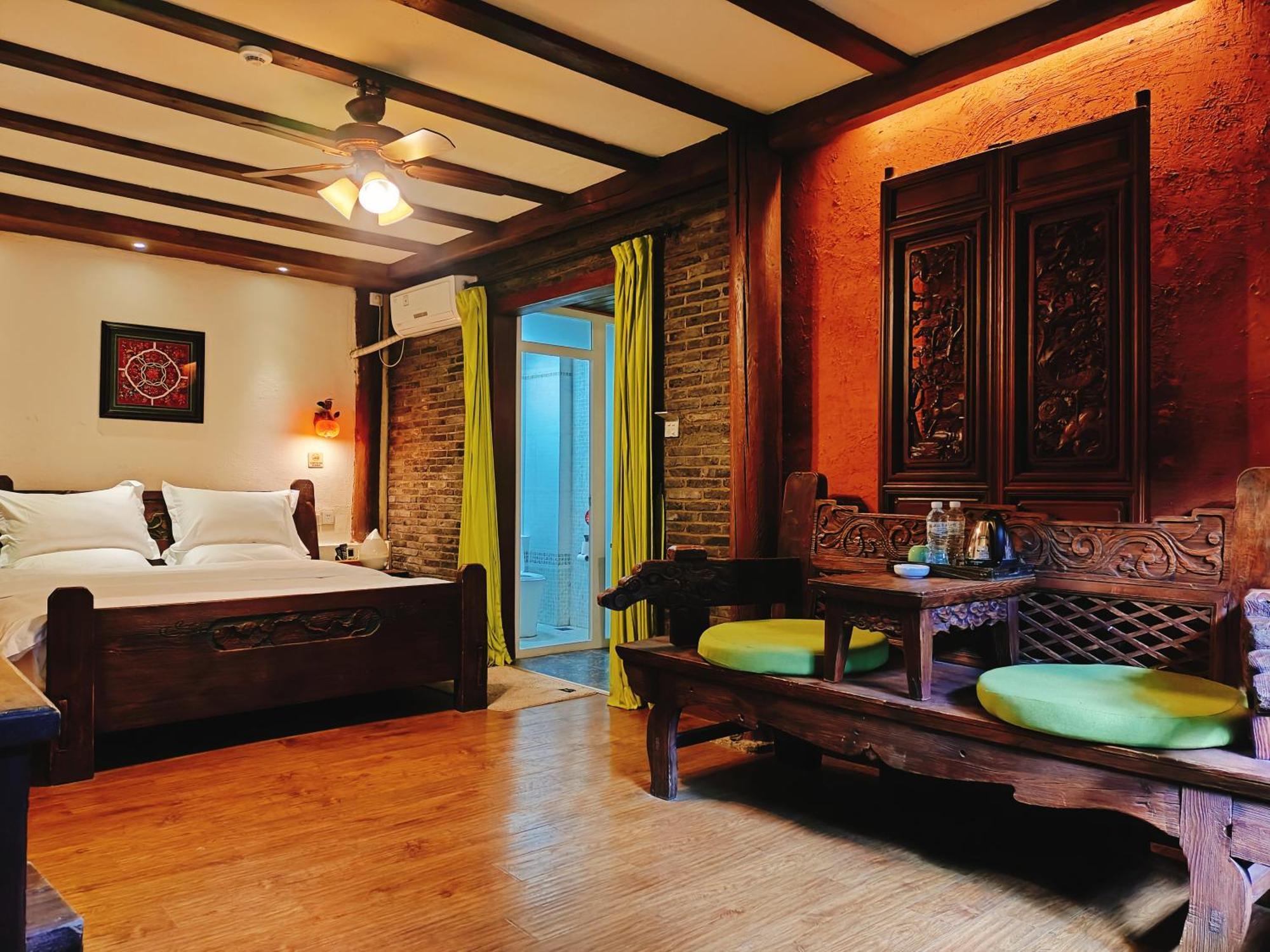 Big Tree Guesthouse - Naxi Old Style 麗江市 エクステリア 写真