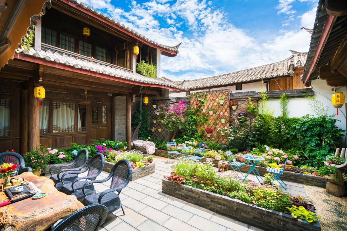 Big Tree Guesthouse - Naxi Old Style 麗江市 エクステリア 写真