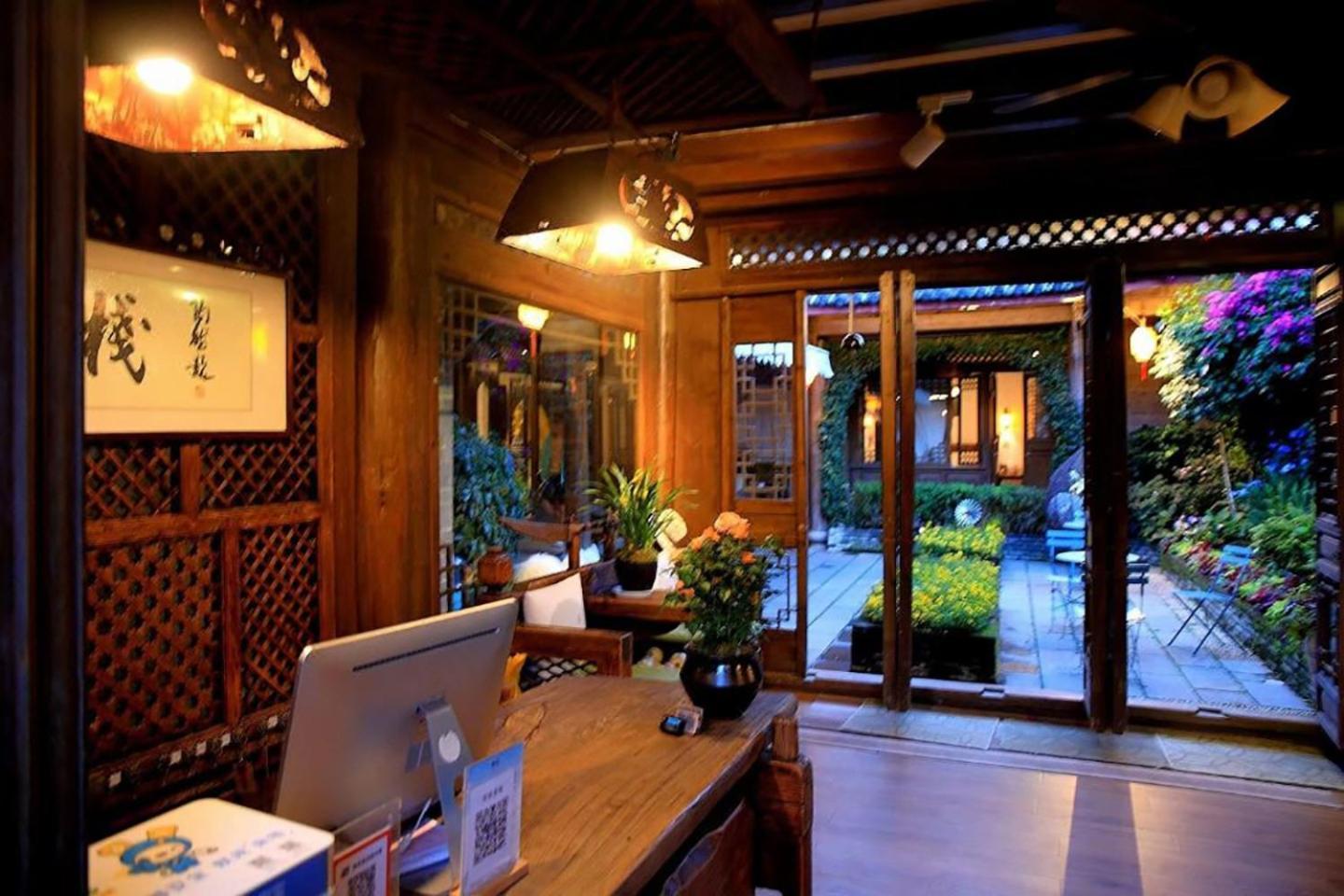 Big Tree Guesthouse - Naxi Old Style 麗江市 エクステリア 写真