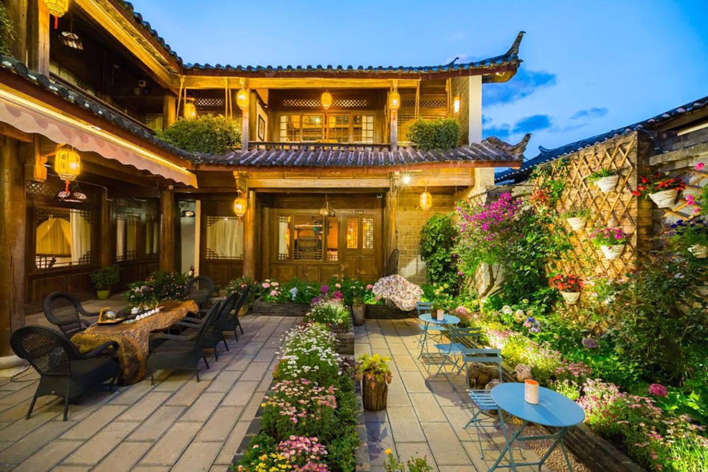 Big Tree Guesthouse - Naxi Old Style 麗江市 エクステリア 写真