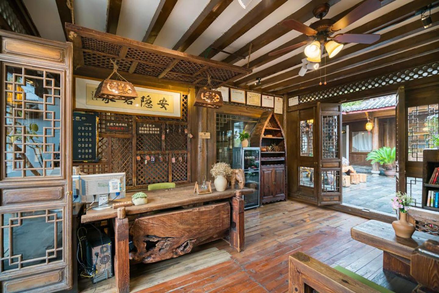 Big Tree Guesthouse - Naxi Old Style 麗江市 エクステリア 写真