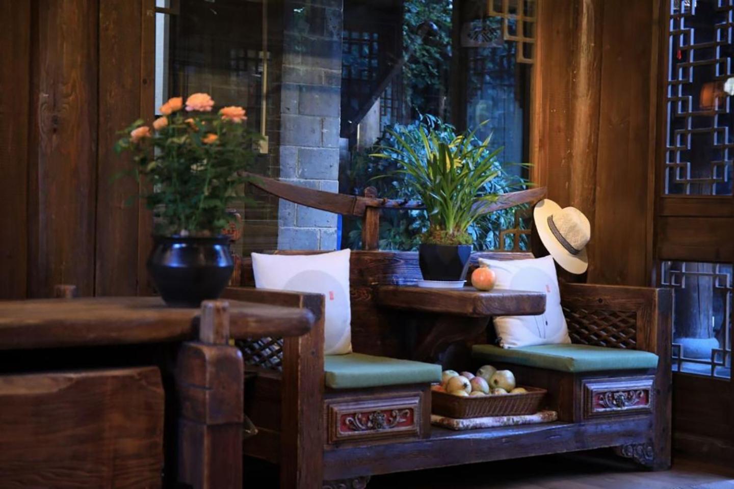 Big Tree Guesthouse - Naxi Old Style 麗江市 エクステリア 写真